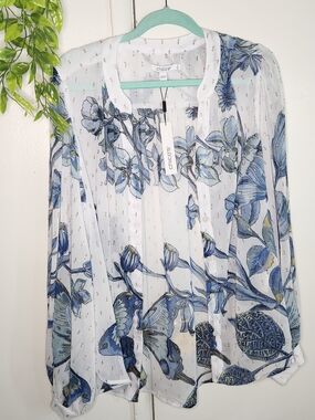 ✨ Chico’s Painted Wings Blouse NWT Blue Floral Butterfly Gold Detail ✨